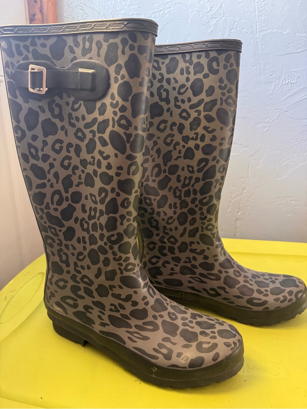 Leopard Print Women's Rain Boots - Gray/Black